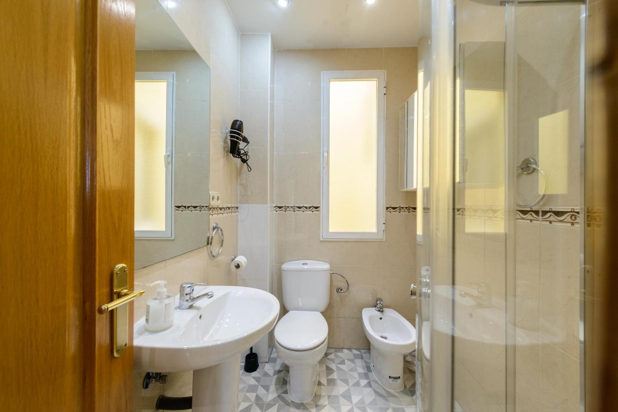 Apartamento Amplio Piso En Madrid Centro Con Vistas Al Templo De Debod Exterior foto