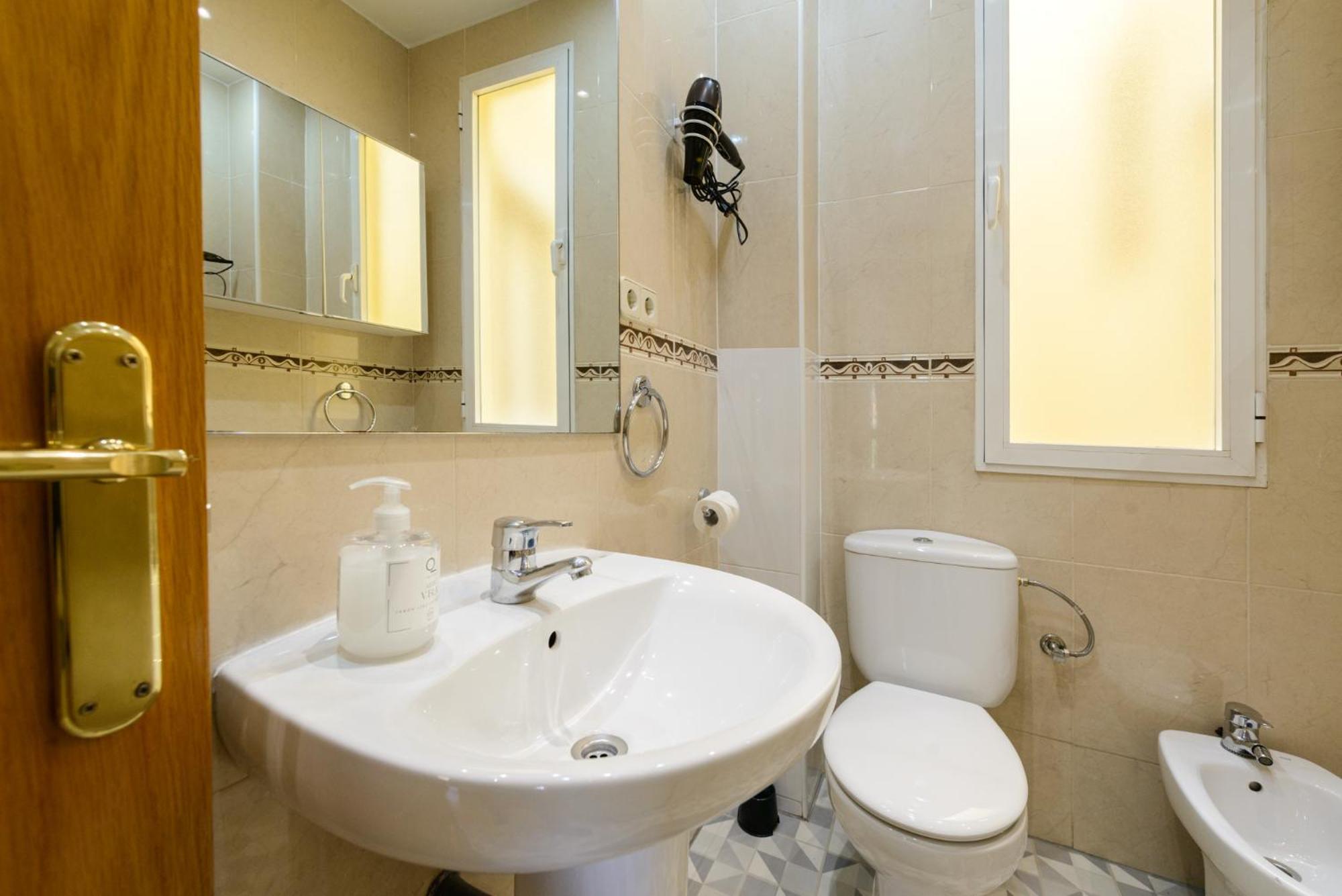Apartamento Amplio Piso En Madrid Centro Con Vistas Al Templo De Debod Exterior foto